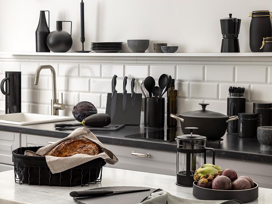 Black is the new… Kitchen!