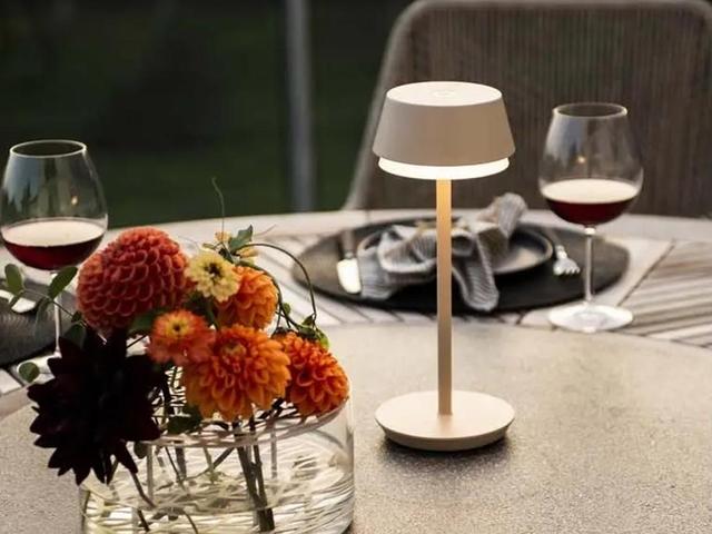 Mobile Table Lamps