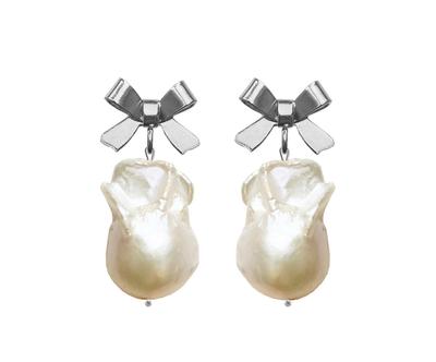 Náušnice "Pearl Bow Baroque Silver”, 4-4,5 x 1 cm